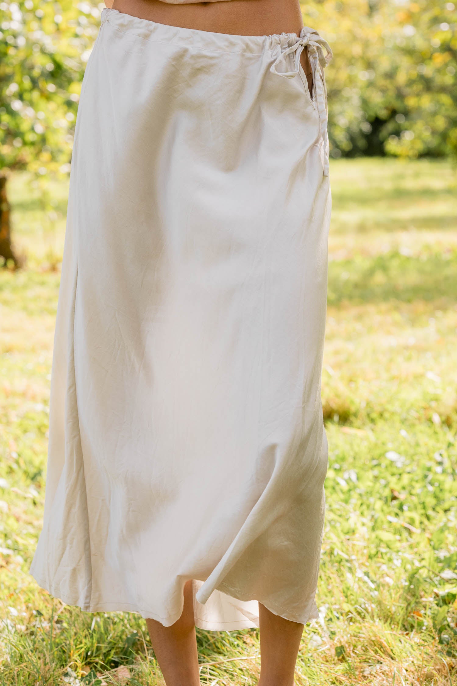 sale bias cut skirt short silk cotton satin - alabaster, XL image
